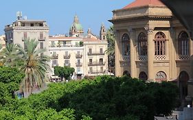 Falstaff Rooms & Suites